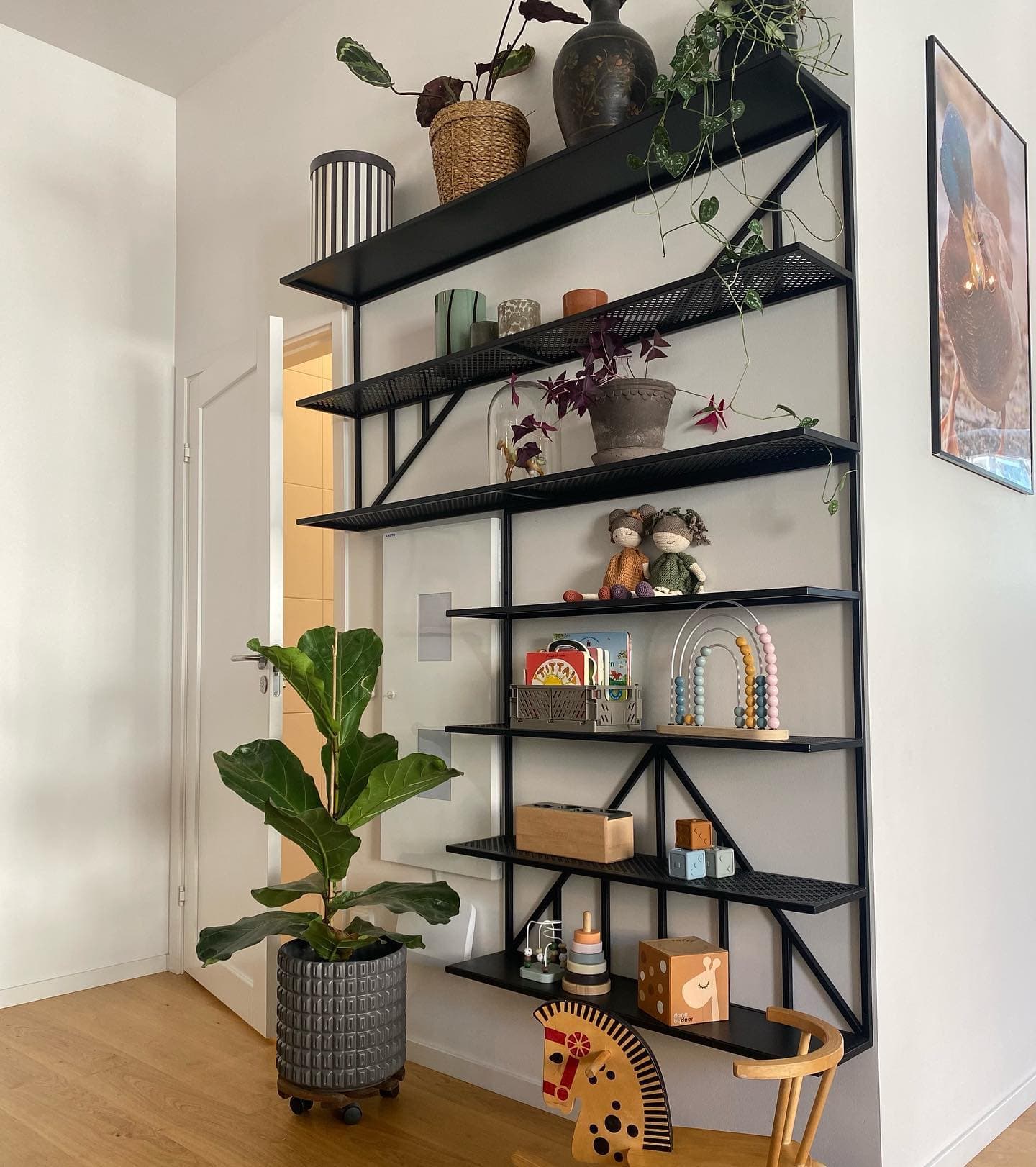 Måttbeställd hylla.