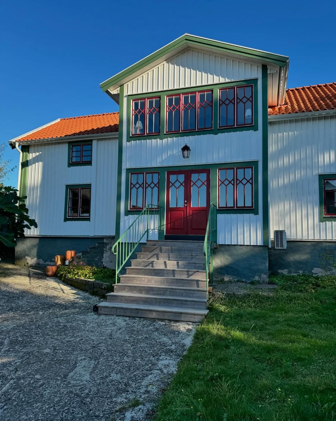 Kopia av gammalt räcke, restaurering och lackerat